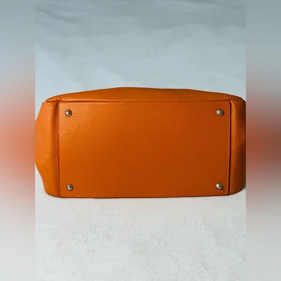 Mark and Graham Elisabetta Slouch Pebbled Leather Handbag - Picture 4 of 9